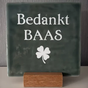 Tegel bedankt baas