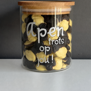 Apentrots op jou- gevulde snoeppot 800 ml